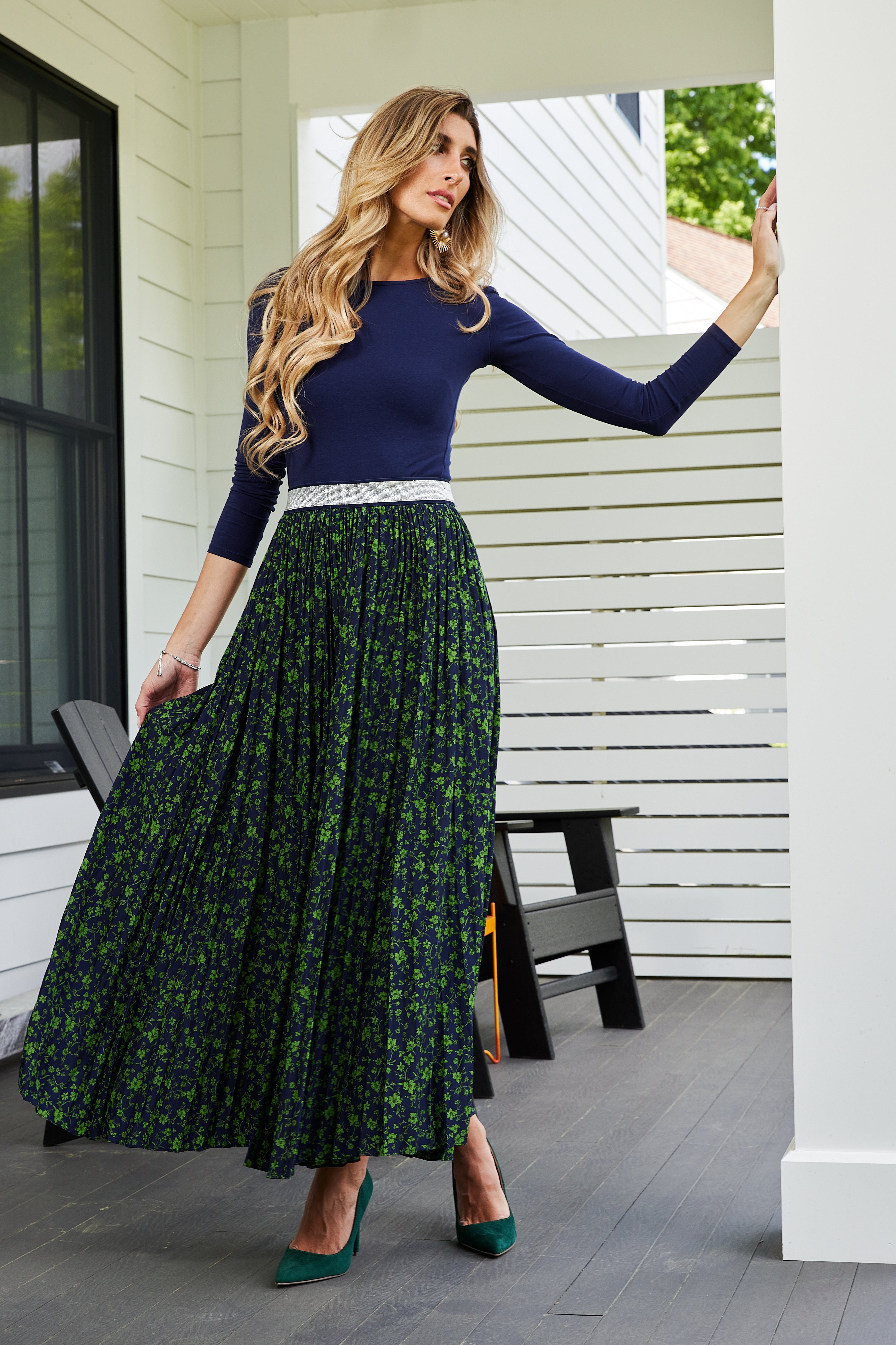 Navy and green pleated skirt hotsell